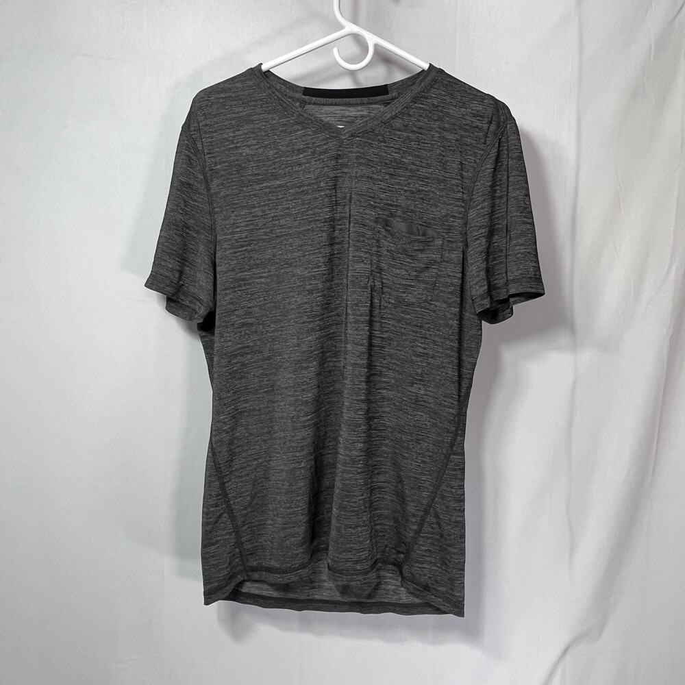 Lululemon Men's Fundamental Pocket T-shirt V-neck Size M EUC